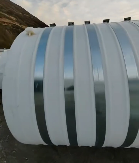 圆形两当塑料桶批量交付案例：结构稳定，适配多行业液体储运需求